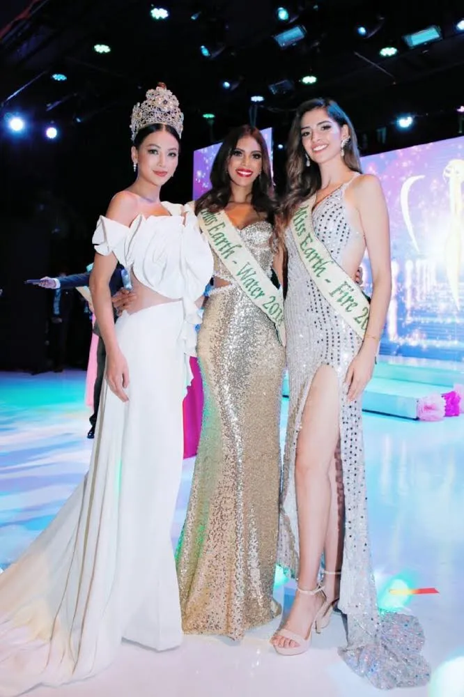 Phương Khánh diện thiết kế độc lạ làm Giám khảo Miss Earth Colombia 2019 - Ảnh 4. Phương Khánh diện thiết kế độc lạ làm Giám khảo Miss Earth Colombia 2019 - Ảnh 4.