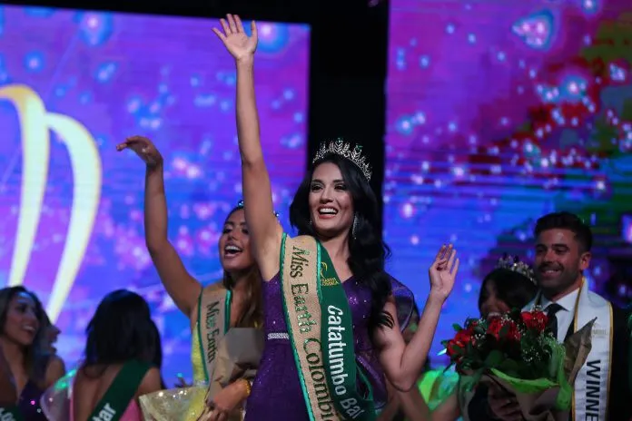 Phương Khánh diện thiết kế độc lạ làm Giám khảo Miss Earth Colombia 2019 - Ảnh 9. Phương Khánh diện thiết kế độc lạ làm Giám khảo Miss Earth Colombia 2019 - Ảnh 9.