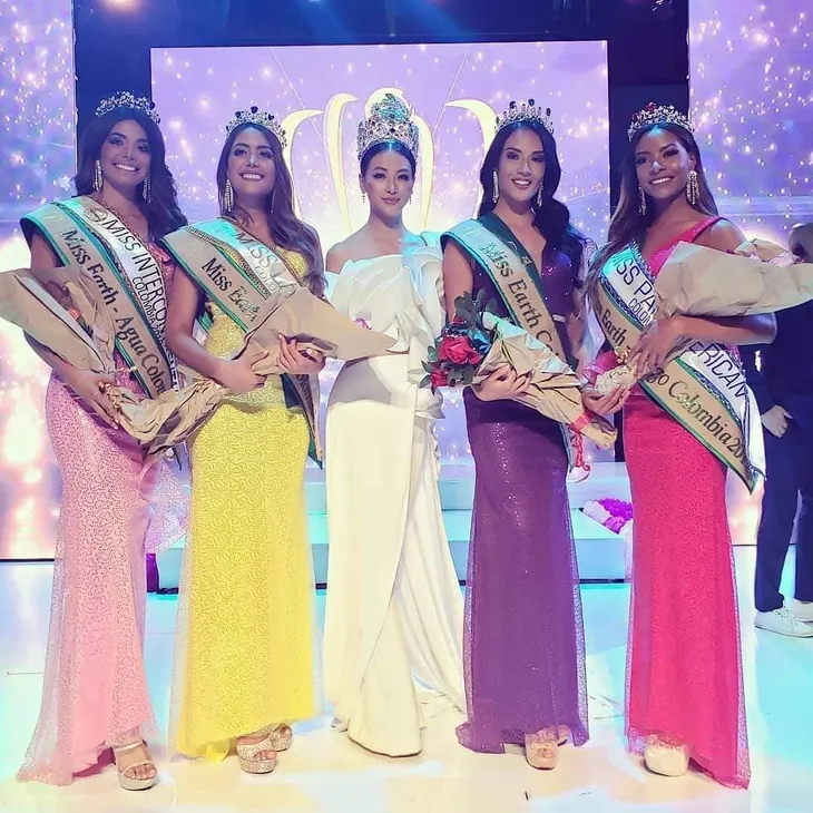 Phương Khánh diện thiết kế độc lạ làm Giám khảo Miss Earth Colombia 2019 - Ảnh 1. Phương Khánh diện thiết kế độc lạ làm Giám khảo Miss Earth Colombia 2019 - Ảnh 1.