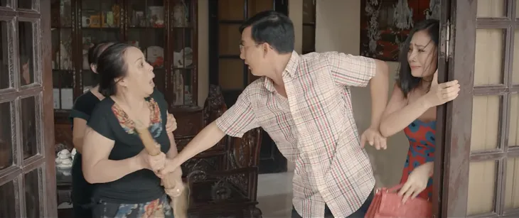 Hoa hồng trên ngực trái - Tập 7: San (Diệu Hương) hốt hoảng khi bị mẹ chồng tát, gọi là hồ ly tinh - Ảnh 3. Hoa hồng trên ngực trái - Tập 7: San (Diệu Hương) hốt hoảng khi bị mẹ chồng tát, gọi là hồ ly tinh - Ảnh 3.