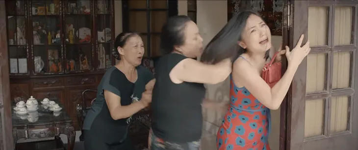 Hoa hồng trên ngực trái - Tập 7: San (Diệu Hương) hốt hoảng khi bị mẹ chồng tát, gọi là hồ ly tinh - Ảnh 2. Hoa hồng trên ngực trái - Tập 7: San (Diệu Hương) hốt hoảng khi bị mẹ chồng tát, gọi là hồ ly tinh - Ảnh 2.