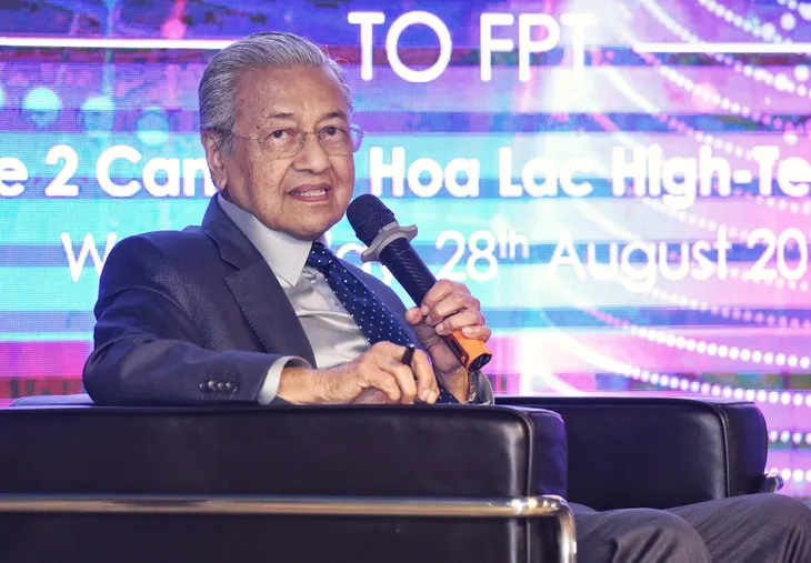 Thủ tướng Malaysia chia sẻ kinh nghiệm chuyển đổi số với FPT - Ảnh 1. Thủ tướng Malaysia chia sẻ kinh nghiệm chuyển đổi số với FPT - Ảnh 1.