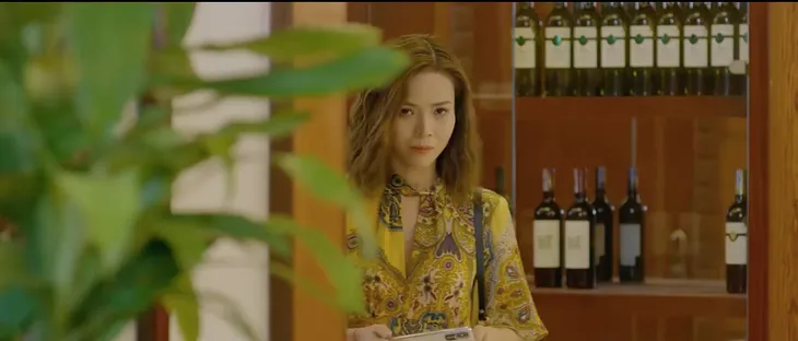Những nhân viên gương mẫu - Tập 11: Nguyệt (Diễm Hương) vô tình thấy Liên (Thu Trang) tình tứ bên trai lạ - Ảnh 1. Những nhân viên gương mẫu - Tập 11: Nguyệt (Diễm Hương) vô tình thấy Liên (Thu Trang) tình tứ bên trai lạ - Ảnh 1.