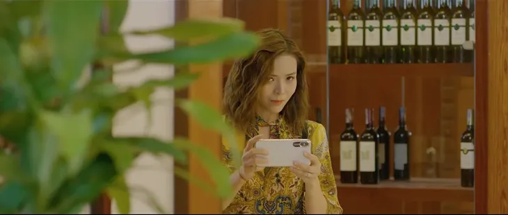 Những nhân viên gương mẫu - Tập 11: Nguyệt (Diễm Hương) vô tình thấy Liên (Thu Trang) tình tứ bên trai lạ - Ảnh 3. Những nhân viên gương mẫu - Tập 11: Nguyệt (Diễm Hương) vô tình thấy Liên (Thu Trang) tình tứ bên trai lạ - Ảnh 3.