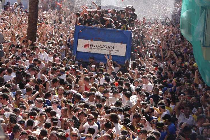 Biển cà chua đỏ rực rại lễ hội La Tomatina - Ảnh 6. Biển cà chua đỏ rực rại lễ hội La Tomatina - Ảnh 6.