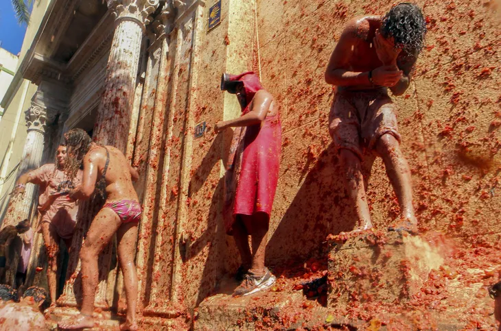 Biển cà chua đỏ rực rại lễ hội La Tomatina - Ảnh 9. Biển cà chua đỏ rực rại lễ hội La Tomatina - Ảnh 9.