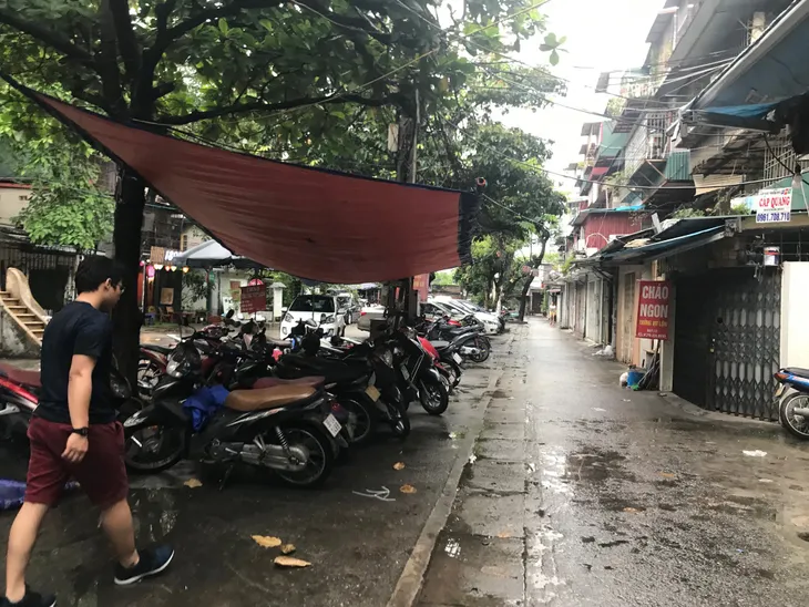 Hà Nội: Bất cập trong việc cải tạo sân chơi chung cho tập thể - Ảnh 3. Hà Nội: Bất cập trong việc cải tạo sân chơi chung cho tập thể - Ảnh 3.