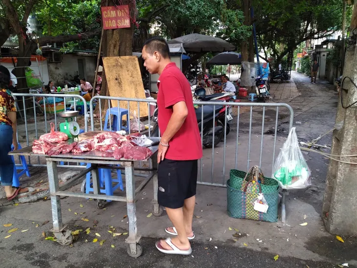 Hà Nội: Bất cập trong việc cải tạo sân chơi chung cho tập thể - Ảnh 4. Hà Nội: Bất cập trong việc cải tạo sân chơi chung cho tập thể - Ảnh 4.