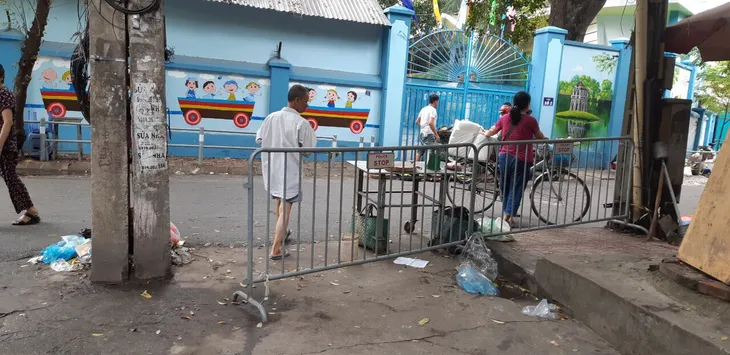 Hà Nội: Bất cập trong việc cải tạo sân chơi chung cho tập thể - Ảnh 1. Hà Nội: Bất cập trong việc cải tạo sân chơi chung cho tập thể - Ảnh 1.