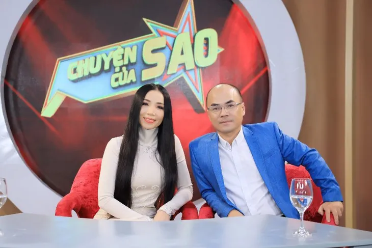 “Nữ hoàng phòng trà” Quỳnh Lan tiết lộ đang hạnh phúc bên tình yêu mới - Ảnh 1. “Nữ hoàng phòng trà” Quỳnh Lan tiết lộ đang hạnh phúc bên tình yêu mới - Ảnh 1.