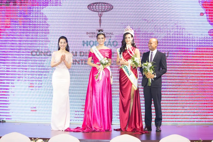 Á hậu Tường San đại diện Việt Nam dự thi Hoa hậu Quốc tế 2019 - Ảnh 3. Á hậu Tường San đại diện Việt Nam dự thi Hoa hậu Quốc tế 2019 - Ảnh 3.