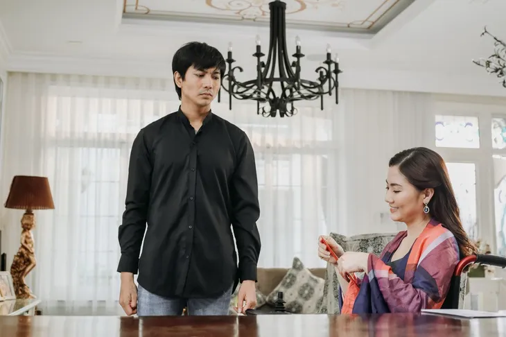Đây là nhân vật nữ duy nhất trong Bán chồng không có cảnh nóng - Ảnh 3. Đây là nhân vật nữ duy nhất trong Bán chồng không có cảnh nóng - Ảnh 3.