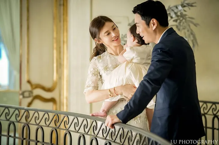 Tiết lộ ảnh gia đình hạnh phúc nhưng con gái Cha Ye Ryun và Joo Sang Wook vẫn chưa lộ diện - Ảnh 1. Tiết lộ ảnh gia đình hạnh phúc nhưng con gái Cha Ye Ryun và Joo Sang Wook vẫn chưa lộ diện - Ảnh 1.