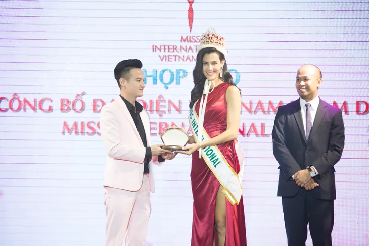 Á hậu Tường San đại diện Việt Nam dự thi Hoa hậu Quốc tế 2019 - Ảnh 8. Á hậu Tường San đại diện Việt Nam dự thi Hoa hậu Quốc tế 2019 - Ảnh 8.