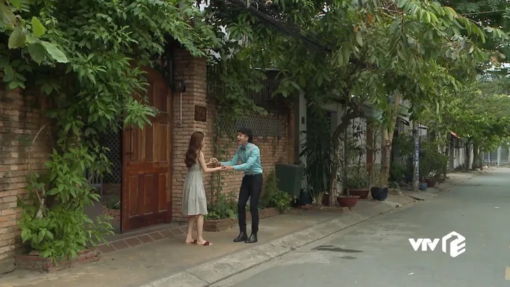 Đánh cắp giấc mơ - Tập 26: Chiếm hết tài sản của Bình, Hải Vân đá anh sang cho Khánh Quỳnh - Ảnh 8. Đánh cắp giấc mơ - Tập 26: Chiếm hết tài sản của Bình, Hải Vân đá anh sang cho Khánh Quỳnh - Ảnh 8.