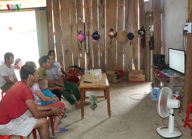 Hàng trăm hộ nghèo ở Lào Cai đón điện lưới quốc gia dịp Tết Độc lập - Ảnh 2. Hàng trăm hộ nghèo ở Lào Cai đón điện lưới quốc gia dịp Tết Độc lập - Ảnh 2.