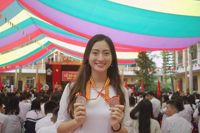 Nhan sắc đời thường của tân Hoa hậu Thế giới Việt Nam 2019 - Ảnh 3. Nhan sắc đời thường của tân Hoa hậu Thế giới Việt Nam 2019 - Ảnh 3.