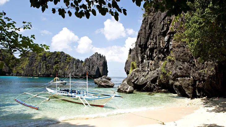 Cấm bơi lội, chèo thuyền tại thiên đường biển El Nido trong vòng 6 tháng - Ảnh 1.