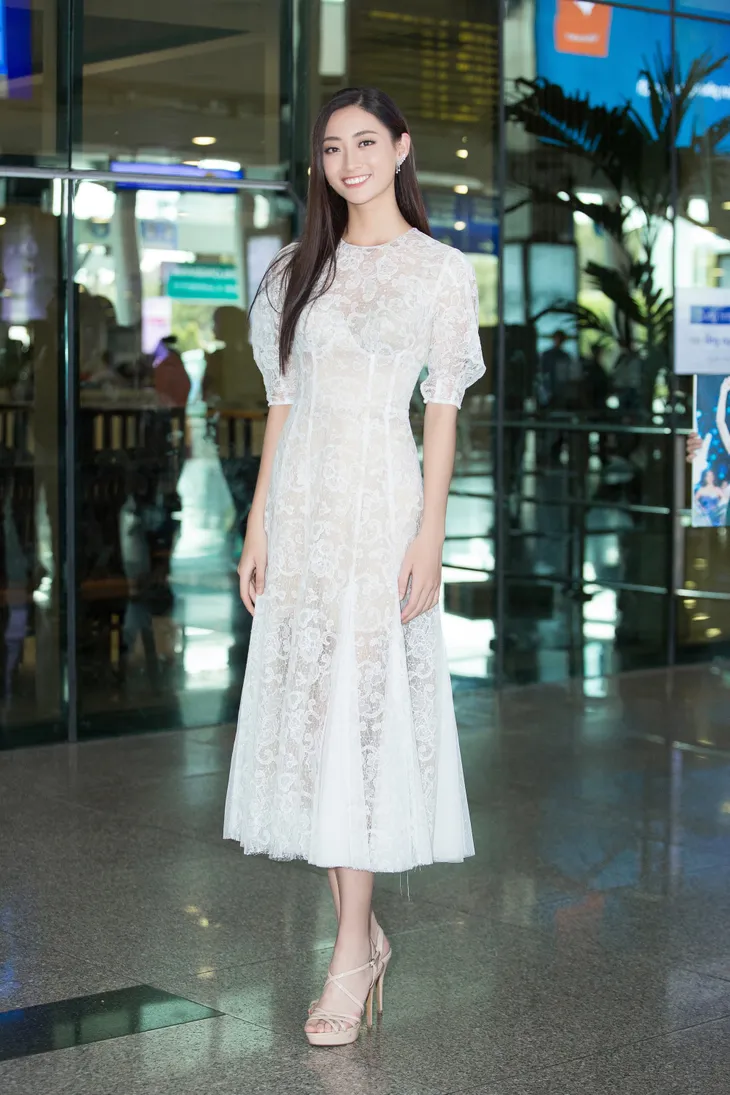 Hoa hậu Lương Thùy Linh và 2 Á hậu gây náo loạn tại sân bay - Ảnh 4. Hoa hậu Lương Thùy Linh và 2 Á hậu gây náo loạn tại sân bay - Ảnh 4.