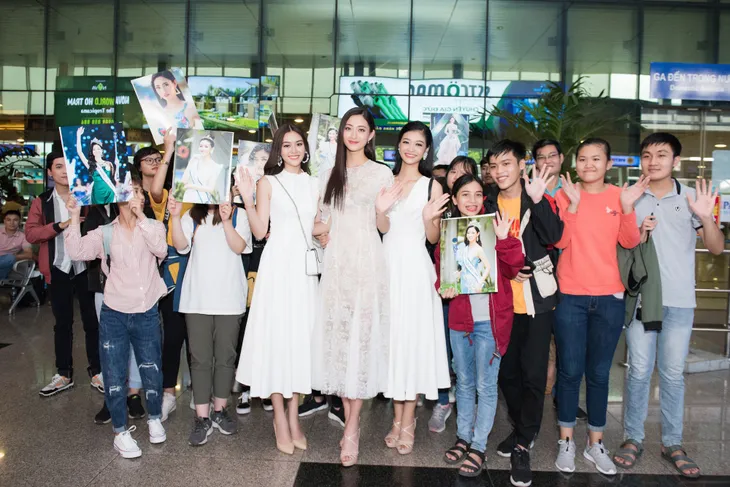 Hoa hậu Lương Thùy Linh và 2 Á hậu gây náo loạn tại sân bay - Ảnh 13. Hoa hậu Lương Thùy Linh và 2 Á hậu gây náo loạn tại sân bay - Ảnh 13.
