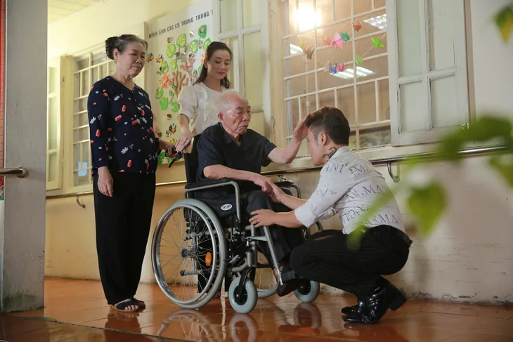 Hé lộ những hình ảnh trong MV Tình cha nghĩa mẹ của nhạc sĩ Trần Hùng - Ảnh 2. Hé lộ những hình ảnh trong MV Tình cha nghĩa mẹ của nhạc sĩ Trần Hùng - Ảnh 2.