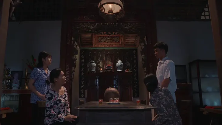 Bán chồng - Tập 5: Bị cả xóm bắt gặp ngủ với nhau, Vui quyết định cưới Nương gấp - Ảnh 4. Bán chồng - Tập 5: Bị cả xóm bắt gặp ngủ với nhau, Vui quyết định cưới Nương gấp - Ảnh 4.