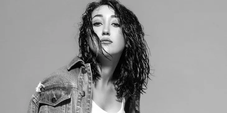 Noah Cyrus: Đi tìm sự công nhận, thoát khỏi cái bóng của chị gái Miley Cyrus - Ảnh 2. Noah Cyrus: Đi tìm sự công nhận, thoát khỏi cái bóng của chị gái Miley Cyrus - Ảnh 2.