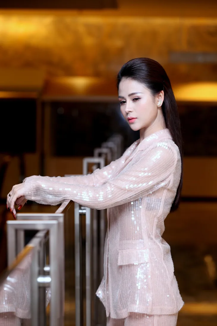 Dàn diễn viên xinh đẹp của Những nhân viên gương mẫu - Ảnh 1. Dàn diễn viên xinh đẹp của Những nhân viên gương mẫu - Ảnh 1.
