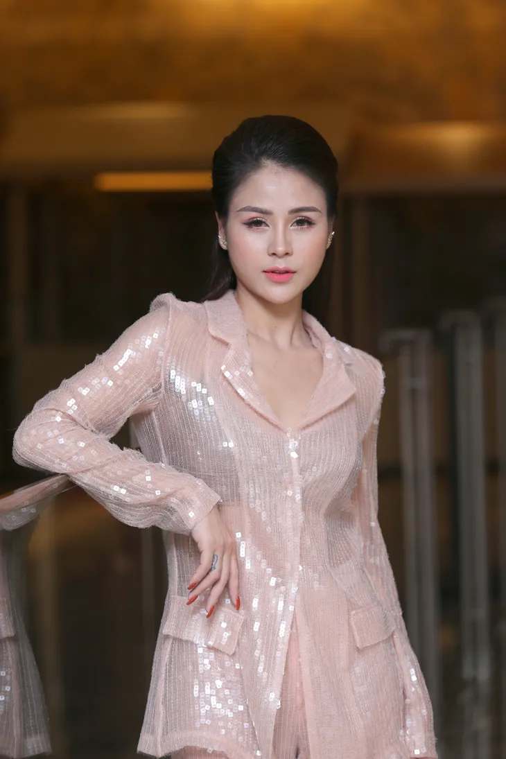 Dàn diễn viên xinh đẹp của Những nhân viên gương mẫu - Ảnh 4. Dàn diễn viên xinh đẹp của Những nhân viên gương mẫu - Ảnh 4.