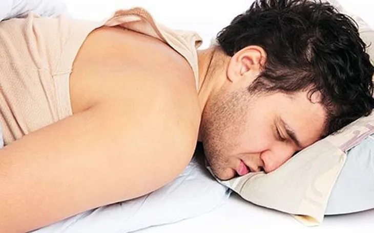 Những thói quen khi ngủ gây hại cho sức khỏe - Ảnh 4. Những thói quen khi ngủ gây hại cho sức khỏe - Ảnh 4.
