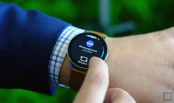 Samsung ra mắt Galaxy Watch Active 2: Hỗ trợ đo điện tâm đồ ECG, có bản 44mm, giá từ 279 USD - Ảnh 2. Samsung ra mắt Galaxy Watch Active 2: Hỗ trợ đo điện tâm đồ ECG, có bản 44mm, giá từ 279 USD - Ảnh 2.