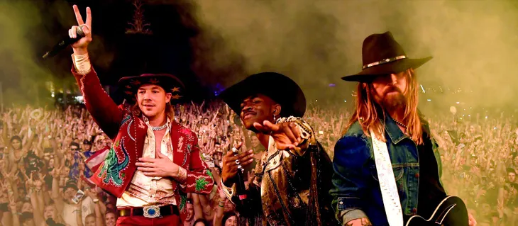 Tiếp tục công phá các bảng xếp hạng, sức hút của “Old Town Road” nằm ở đâu? - Ảnh 4. Tiếp tục công phá các bảng xếp hạng, sức hút của “Old Town Road” nằm ở đâu? - Ảnh 4.