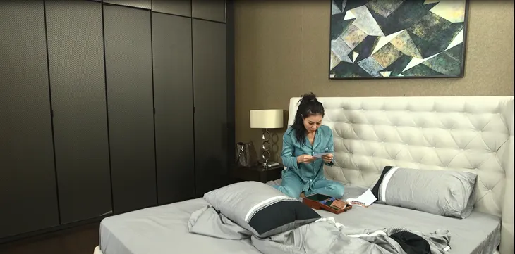 Gia đình 4.0: Chị Chiều (Thanh Hương) khóc ngất khi biết được tình trường của chồng - Ảnh 1. Gia đình 4.0: Chị Chiều (Thanh Hương) khóc ngất khi biết được tình trường của chồng - Ảnh 1.