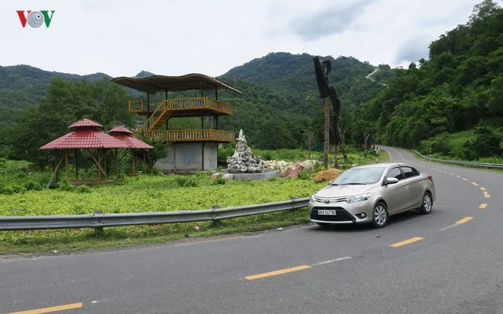 Bình Thuận: Khẩn trương xử lý các trạm dừng chân trái phép trên đèo Đại Ninh - Ảnh 2. Bình Thuận: Khẩn trương xử lý các trạm dừng chân trái phép trên đèo Đại Ninh - Ảnh 2.