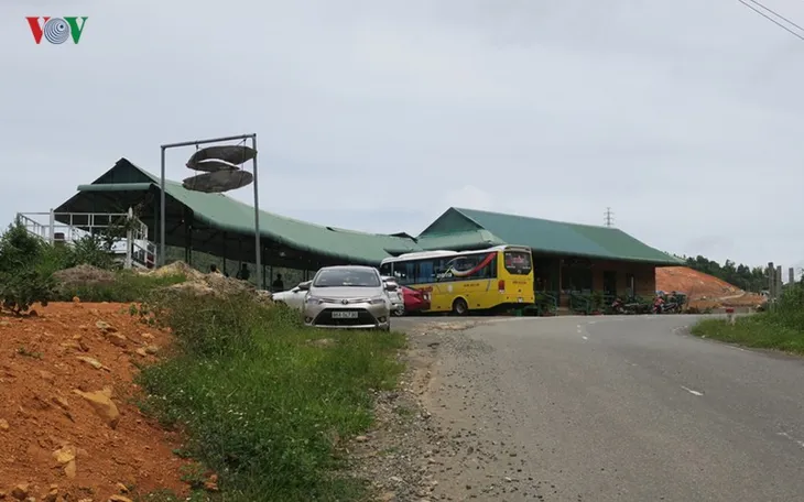 Bình Thuận: Khẩn trương xử lý các trạm dừng chân trái phép trên đèo Đại Ninh - Ảnh 4. Bình Thuận: Khẩn trương xử lý các trạm dừng chân trái phép trên đèo Đại Ninh - Ảnh 4.