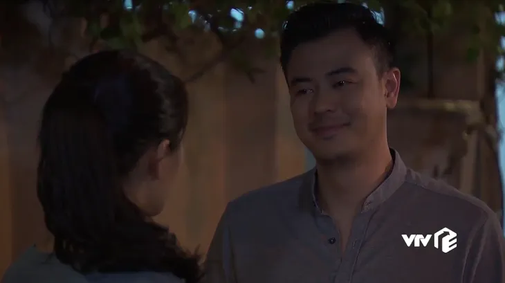 Về nhà đi con: Quốc (Tuấn Tú) sập cầu tán Huệ (Thu Quỳnh) chỉ vì hành động này của con trai - Ảnh 1. Về nhà đi con: Quốc (Tuấn Tú) sập cầu tán Huệ (Thu Quỳnh) chỉ vì hành động này của con trai - Ảnh 1.