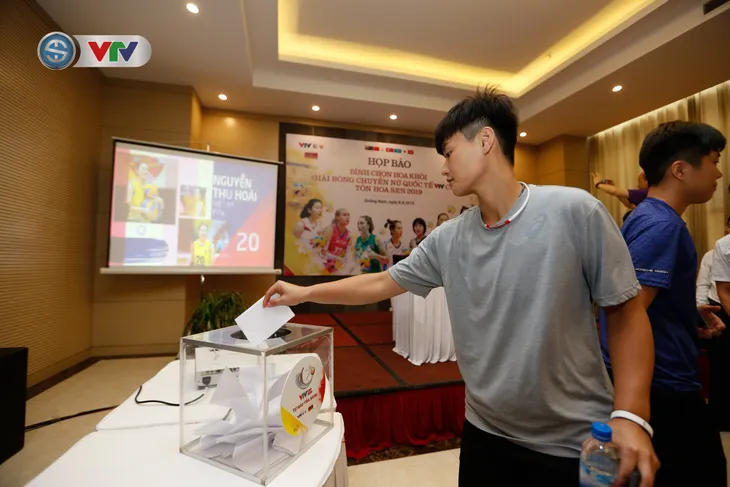 Họp báo bình chọn danh hiệu Hoa khôi VTV Cup Tôn Hoa Sen 2019 - Ảnh 5. Họp báo bình chọn danh hiệu Hoa khôi VTV Cup Tôn Hoa Sen 2019 - Ảnh 5.