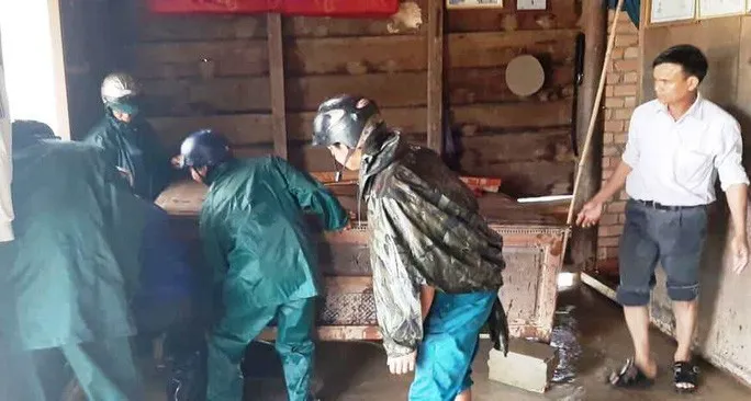 Mưa lớn kéo dài gây ngập lụt nhiều nơi ở Lâm Đồng - Ảnh 6.