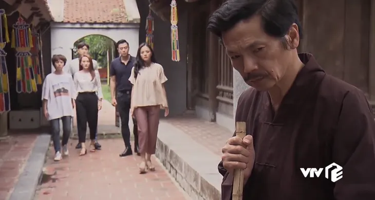 Về nhà đi con - Tập 83: Vừa bỏ lên chùa, ông Sơn đã được các con rồng rắn đến rước về - Ảnh 19. Về nhà đi con - Tập 83: Vừa bỏ lên chùa, ông Sơn đã được các con rồng rắn đến rước về - Ảnh 19.