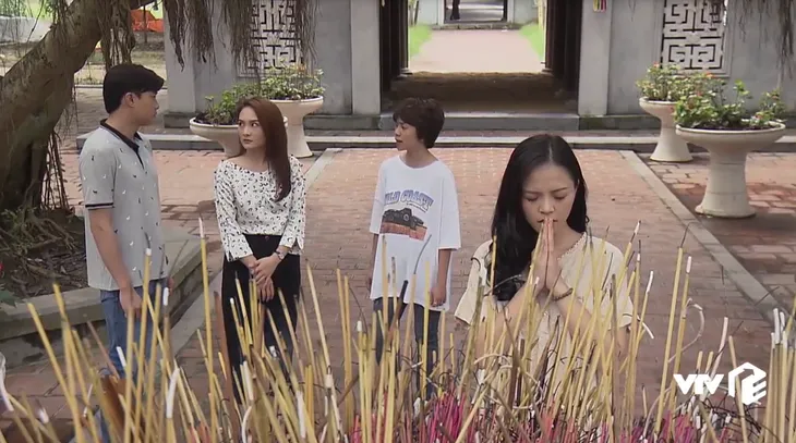 Về nhà đi con - Tập 83: Vừa bỏ lên chùa, ông Sơn đã được các con rồng rắn đến rước về - Ảnh 17. Về nhà đi con - Tập 83: Vừa bỏ lên chùa, ông Sơn đã được các con rồng rắn đến rước về - Ảnh 17.
