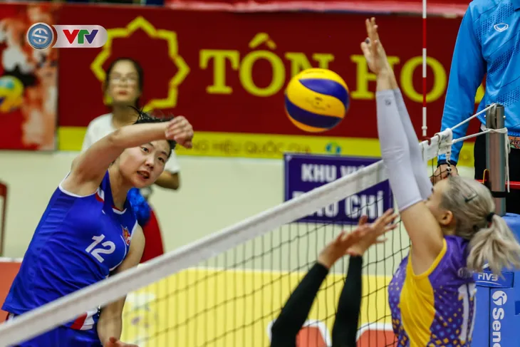 ẢNH: Những khoảnh khắc ấn tượng trong ngày thi đấu 8/8 VTV Cup Tôn Hoa Sen 2019 - Ảnh 11. ẢNH: Những khoảnh khắc ấn tượng trong ngày thi đấu 8/8 VTV Cup Tôn Hoa Sen 2019 - Ảnh 11.