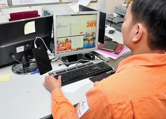 Hà Nội lần đầu cung cấp các dịch vụ điện theo phương thức điện tử - Ảnh 1.