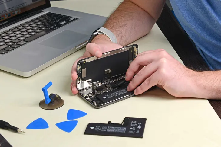 Apple siết chặt việc thay pin lô trên các Iphone đời mới - Ảnh 1.