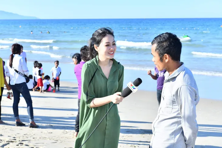 MC Hồng Nhung: “Được lọt vào top 5 MC ấn tượng VTV Awards 2019 là một điều quá hạnh phúc” - Ảnh 1. MC Hồng Nhung: “Được lọt vào top 5 MC ấn tượng VTV Awards 2019 là một điều quá hạnh phúc” - Ảnh 1.