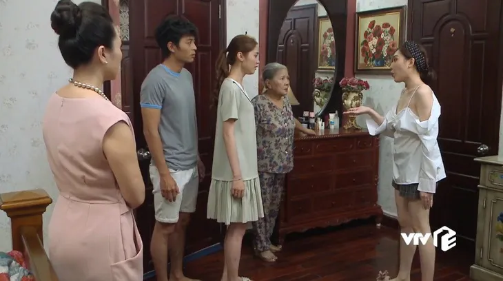 Đánh cắp giấc mơ - Tập 27: Không chỉ vu cho em dâu trộm hột xoàn, Thủy còn trơ trẽn lật bài ngửa với Khánh Quỳnh - Ảnh 8. Đánh cắp giấc mơ - Tập 27: Không chỉ vu cho em dâu trộm hột xoàn, Thủy còn trơ trẽn lật bài ngửa với Khánh Quỳnh - Ảnh 8.