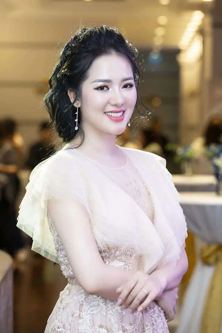 Á quân Sao Mai Phạm Thùy Dung trở lại với live-concert sau 6 năm vắng bóng - Ảnh 1. Á quân Sao Mai Phạm Thùy Dung trở lại với live-concert sau 6 năm vắng bóng - Ảnh 1.