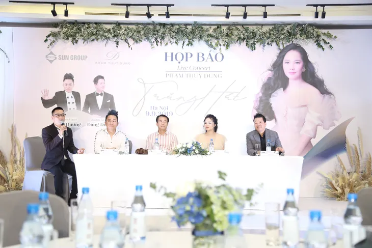 Á quân Sao Mai Phạm Thùy Dung trở lại với live-concert sau 6 năm vắng bóng - Ảnh 2. Á quân Sao Mai Phạm Thùy Dung trở lại với live-concert sau 6 năm vắng bóng - Ảnh 2.