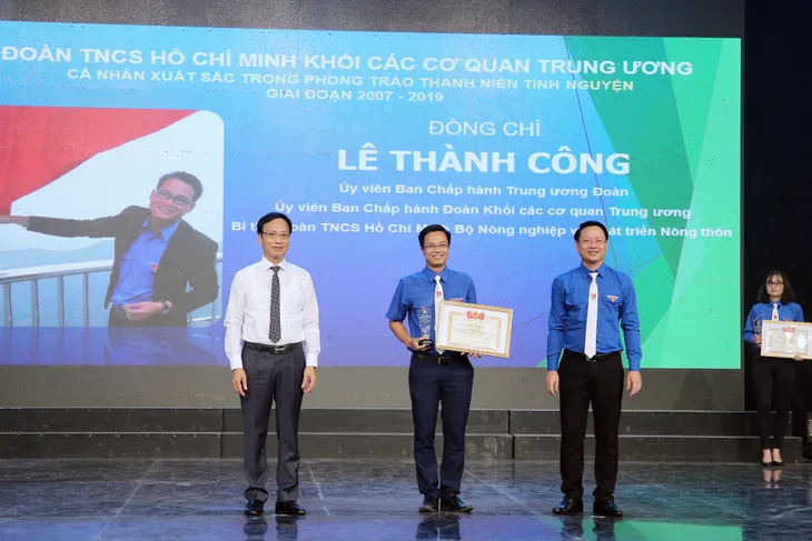Tuyên dương tập thể, cá nhân có thành tích xuất sắc trong phong trào thanh niên tình nguyện (2007 - 2019) - Ảnh 27.