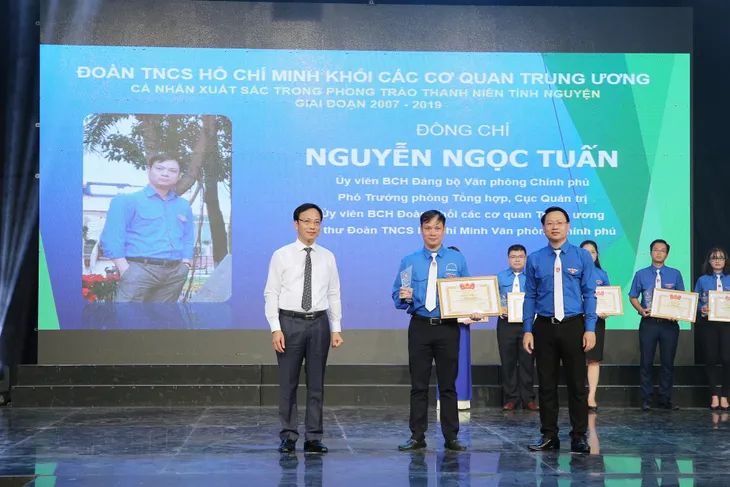 Tuyên dương tập thể, cá nhân có thành tích xuất sắc trong phong trào thanh niên tình nguyện (2007 - 2019) - Ảnh 31.