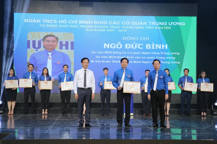 Tuyên dương tập thể, cá nhân có thành tích xuất sắc trong phong trào thanh niên tình nguyện (2007 - 2019) - Ảnh 38.